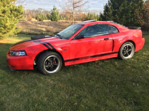 Mustang GT / Driver-side view with hood and side graphics