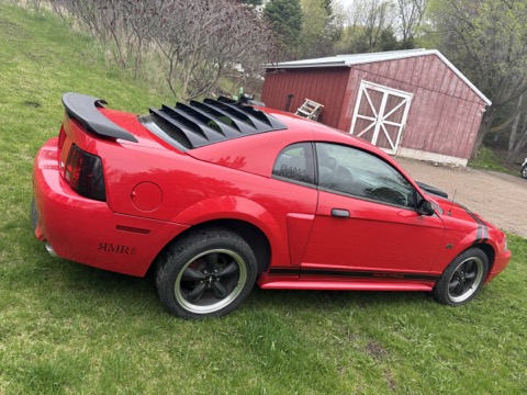 Mustang GT / Passenger-side view with rear-window louvers